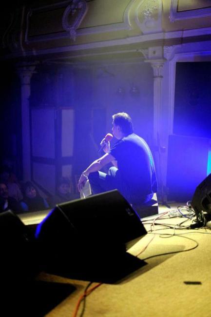 Video: Jaroslav Špulák při svém křtu nové knihy dvakrát zaplnil divadlo v Broumově