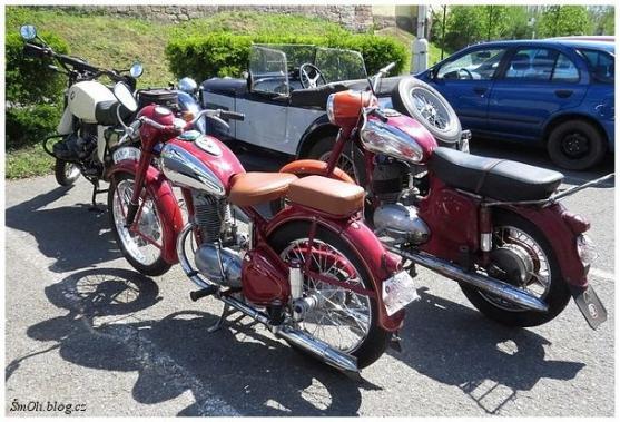 Historická vozidla se zastavila i v Broumově