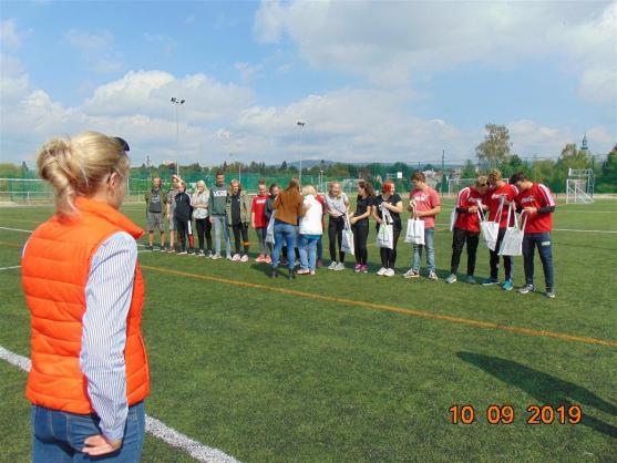Senioři v Broumově si rádi hrají! První ročník sportovní olympiády jim rozproudil krev v žilách
