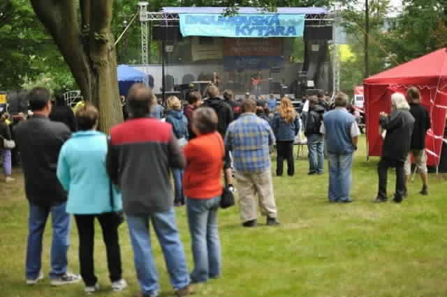 Broumovská kytara na fotografiích Jana Záliše