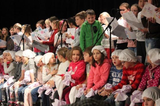 Broumovská Základní škola Hradební už deset let nacvičuje Vánoční ladění