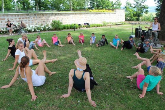 Taneční škola Heleny Pavlenko na Broumovsku úspěšně ukončila dva projekty a zahájila novou sezónu 2017/18
