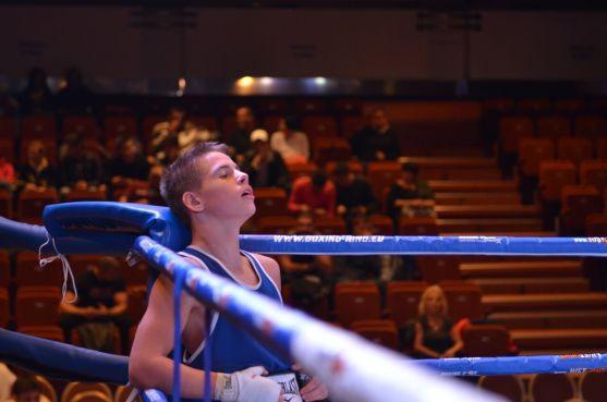 Fotogalerie a video z vítězného boxerského utkání Jakuba Šudy v pražském Hotelu Hilton