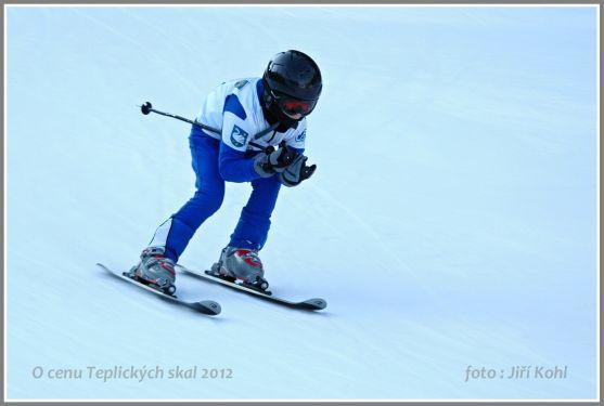 Závod v obřím slalomu žactva se v Teplicích nad Metují jel za osmnáctistupňového mrazu