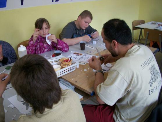 V Muzeu papírových modelů se svýmy výrobky soutěžili skauti