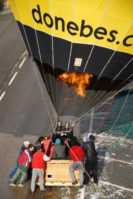 Odlet balónu z Police nad Metují odstartoval projekt 100 startů z českých měst