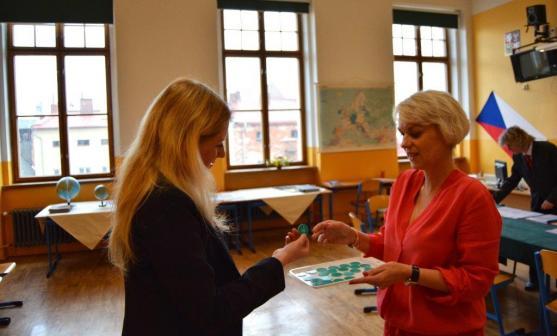 Oktáva úspěšně odmaturovala. Závěrečné slovo třídního učitele 