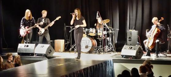 Dvakrát vyprodaný sál Informačního centra přivítal jaro v Broumově opět velkolepě 