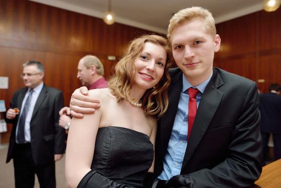 Na Plese města Broumova se kromě tance i žonglovalo. K vidění byla i UV show 