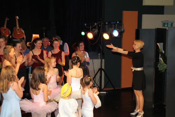 Koncert tanečního oboru ZUŠ Broumov oslavil 15 let práce učitelky a choreografky Heleny Ogriščenkové 