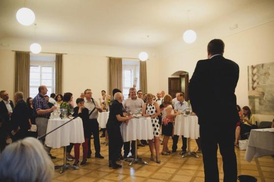 Dobročinnost a skvělé víno – všeho bylo v broumovském klášteře dosti…