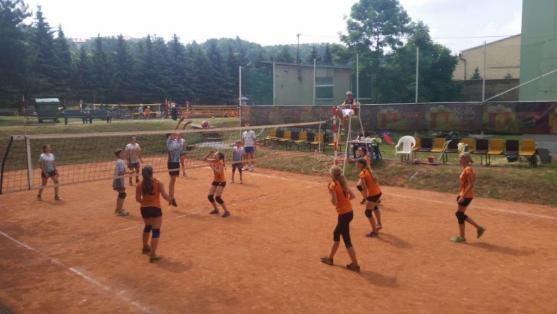 Broumovské volejbalové "barevné" týmy ukončily letošní okresní soutěž