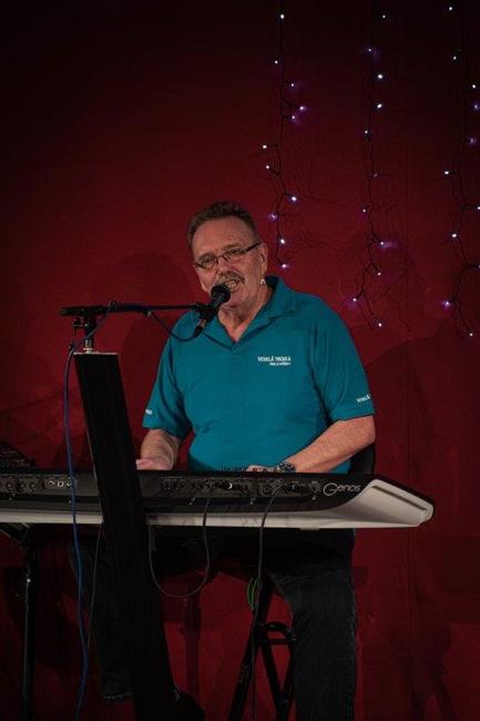 Veselá trojka potěšila zaplněný sál Střelnice