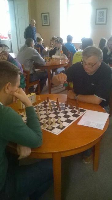 Broumovskou klášterní Kreslírnou znělo: šach - mat