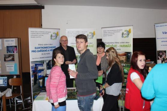 V Náchodě se konala prezentace škol a zaměstnavatelů. Význam setkání ocenil i hejtman Lubomír Franc