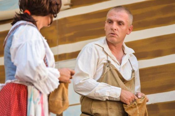 Malé letní divadlení: Je libo pohádky z Krkonoš nebo hradní crazy komedii?