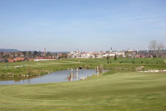 Golfisté z Grosshofu vybrali přes tři tisíce korun na broumovský psí útulek