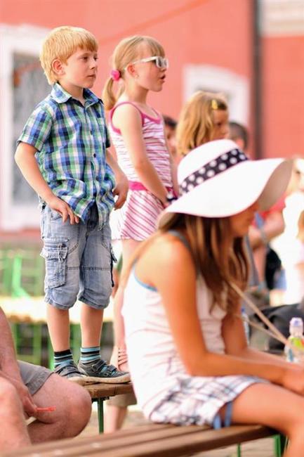 Starosta města Broumova slavnostně zahájil festival Malé letní divadlení