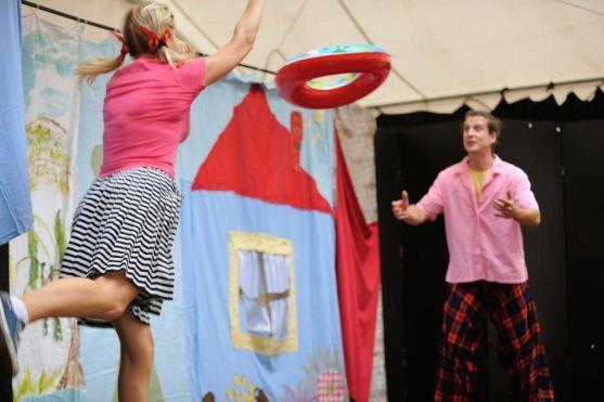 Malé letní divadlení se přehouplo do své druhé poloviny