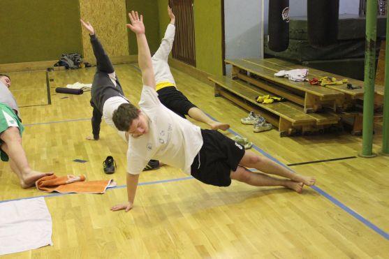 Broumovští fotbalisté se připravují na záchranu v krajském přeboru. Cvičí i jógu