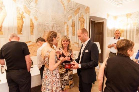 Aukce Dobročinného večera pro Broumovsko vynesla 320 tisíc korun