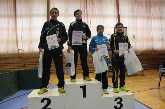 V Broumově hrálo stolní tenis šest hráčů a hráček z první stovky českého žebříčku