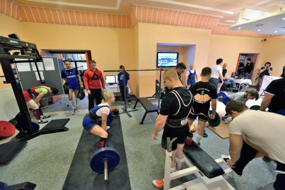 Siláci střední Evropy se v Broumově utkali na Mistrovství ČR v powerliftingu