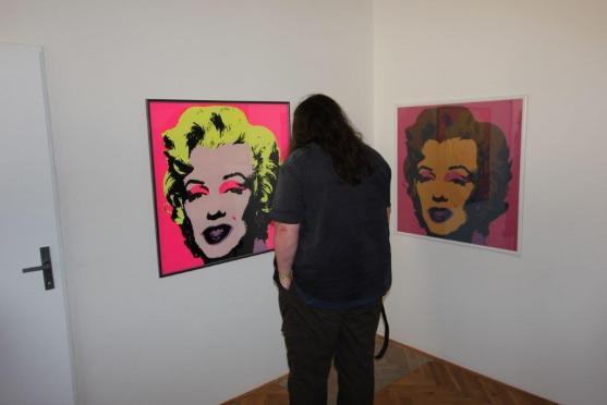Police nad Metují zve na unikátní výstavu sítotisků Andyho Warhola