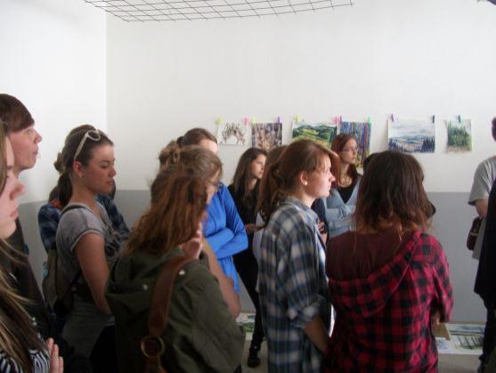 Studenti z pražského Žižkova přijeli kreslit na Broumovsko