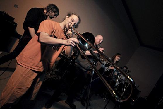 Na festivalu miniRockTrencle debutovala broumovská kapela Hellmania 