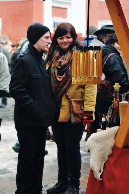 Na Adventním trhu v broumovském klášteře bylo kolem 30 stánků a spousta návštěvníků