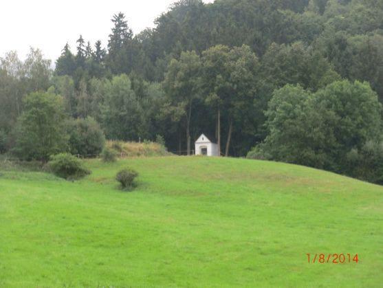 V Šonově u Broumova opravili kapličku. Koncem srpna dokončí Dům pro seniory 