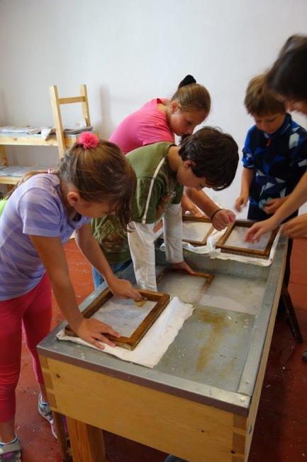 Pod rukama dětí z příměstského tábora vznikaly originální knihy 