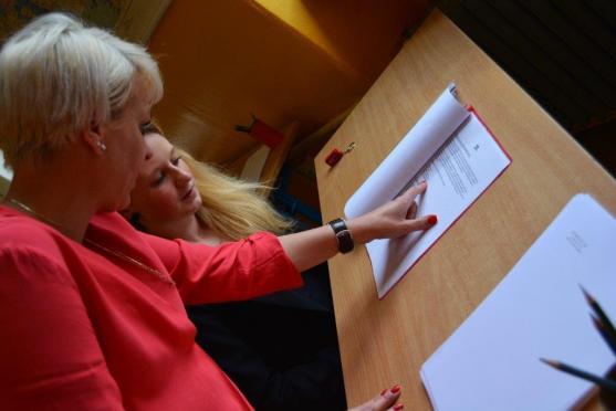 Oktáva úspěšně odmaturovala. Závěrečné slovo třídního učitele 