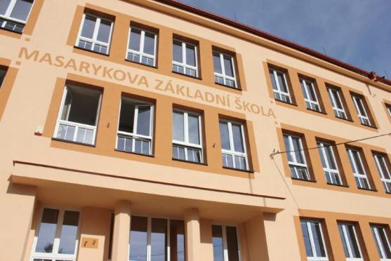 V září 2015 to bude 85 let, co byla v Broumově otevřena první česká škola 