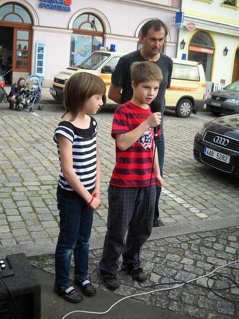 Celé Česko, včetně broumovské Masarykovy základní školy, četlo dětem 