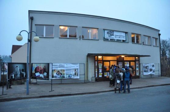 Pořadatelé festivalu Jeden svět ocenili dobrovolnickou pomoc studentů Gymnázia Broumov 