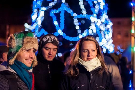 Počasí 1. adventní neděli nepřálo. Vánoční strom se ale rozsvítil 