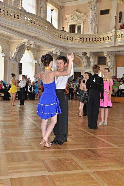 Taneční klub Broumov stihl jeden den dvě soutěže ve dvou městech 