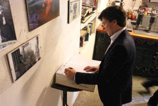 Americký velvyslanec v Broumově navštívil klášter, Masarykovu základní školu a undergroundový klub Eden