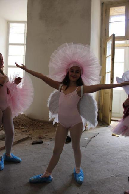 Skupina baletek Heleny Ogriščenkové připravuje vystoupení v historickém prostředí broumovského kláštera 