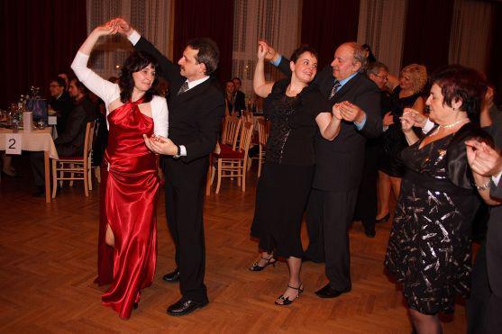 Na Plese podnikatelů v Broumově vystoupila světová špička v tanečních formacích Taneční škola Krok z Hradce Králové 