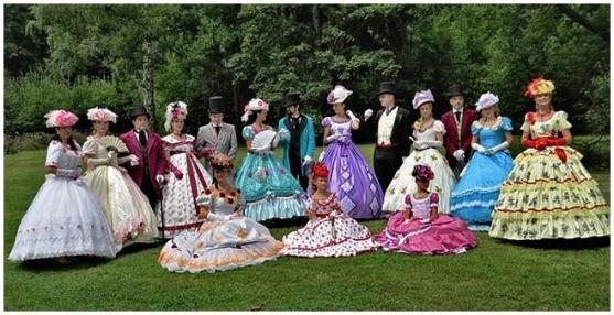 Dámy v nádherných šatech, pánové v cylindrech...Takové byly Zámecké slavnosti v Adršpachu 