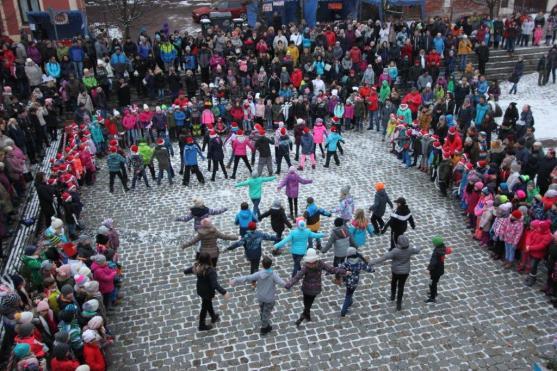 "Vítáme všechny, kdo se necháte rádi předvánočně naladit. Letos se tu scházíme již jedenáctým rokem!"