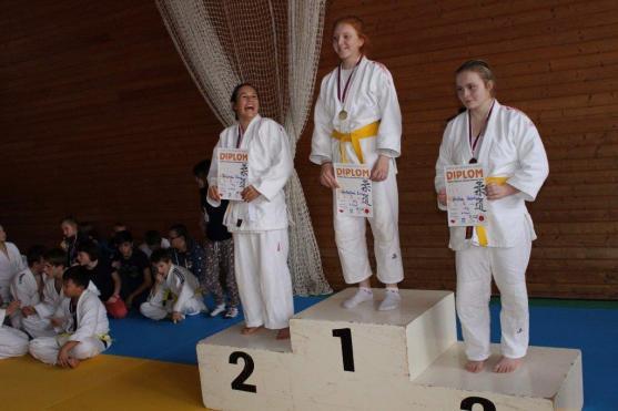 Turnaje v judu se v broumovské Sportovní hale na Spořilově zúčastnily téměř dvě stovky dětí