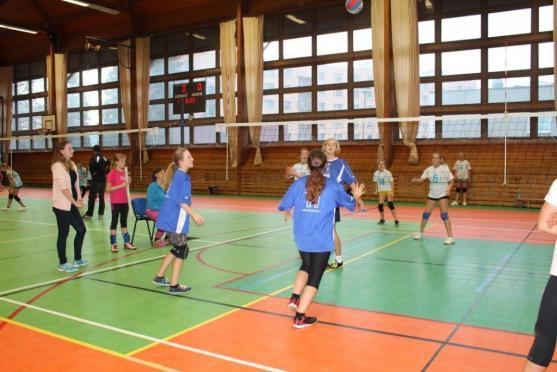 Další turnaj barevného volejbalu se hrál v Broumově