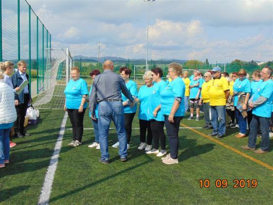 Senioři v Broumově si rádi hrají! První ročník sportovní olympiády jim rozproudil krev v žilách