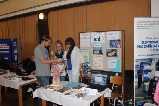 V Náchodě se konala prezentace škol a zaměstnavatelů. Význam setkání ocenil i hejtman Lubomír Franc