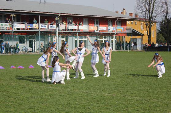 Poslankyně Zdeňka Horníková zahájila fotbalové derby v Broumově