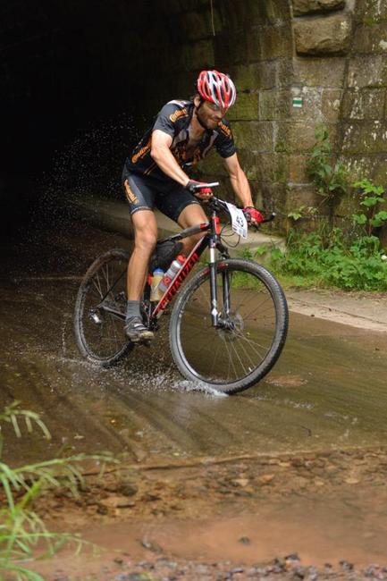 Do cíle cyklistického etapového závodu Specialized MTB Trilogy dorazilo 165 závodníků